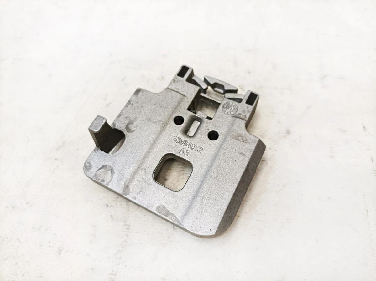 2 Фіксатор положення скла склопідйомника Tesla model 3 1096622-00-L