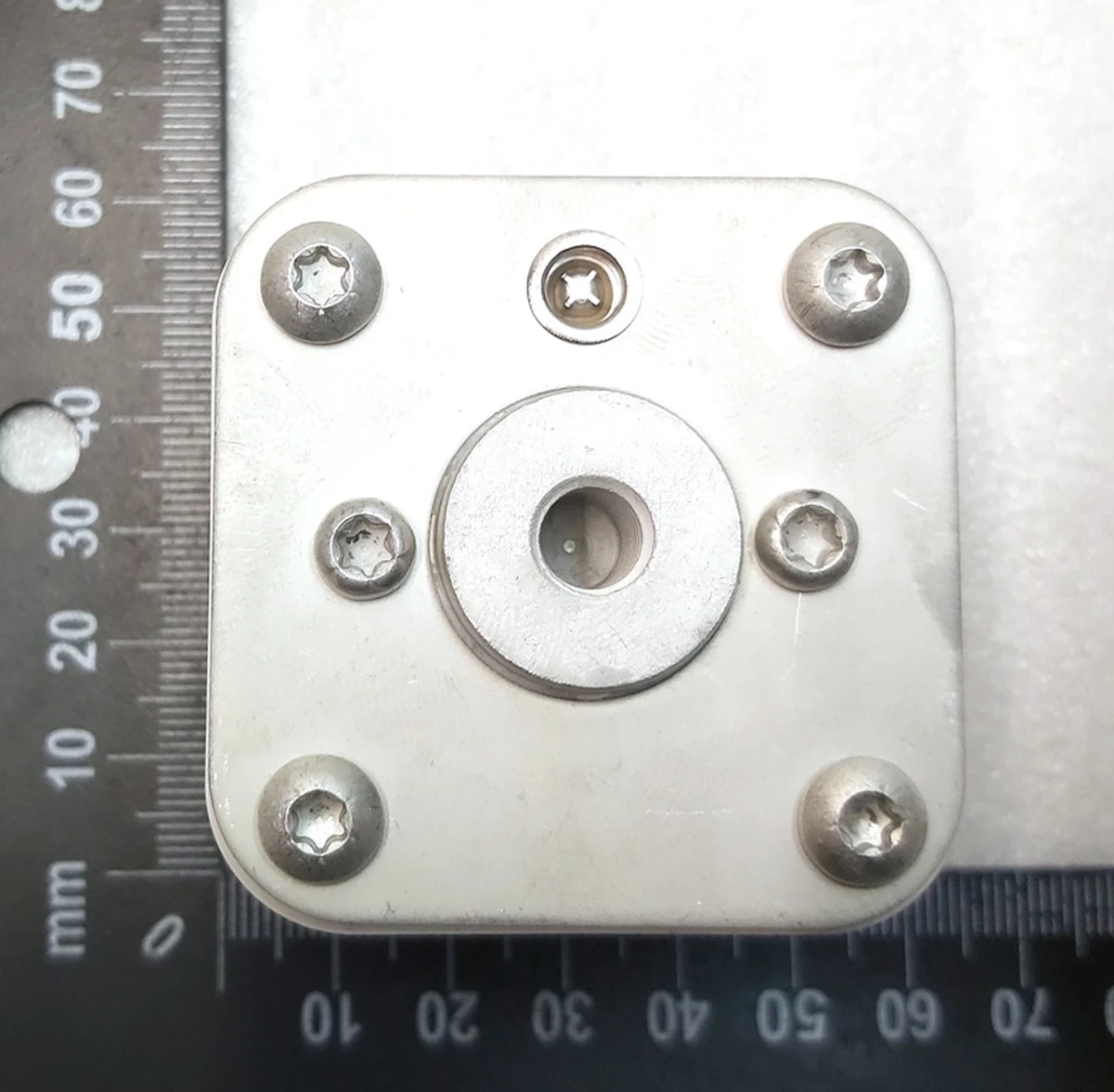 Предохранитель основной батареи 550A Bussmann 170M4415 Tesla model S 1019347-00-A