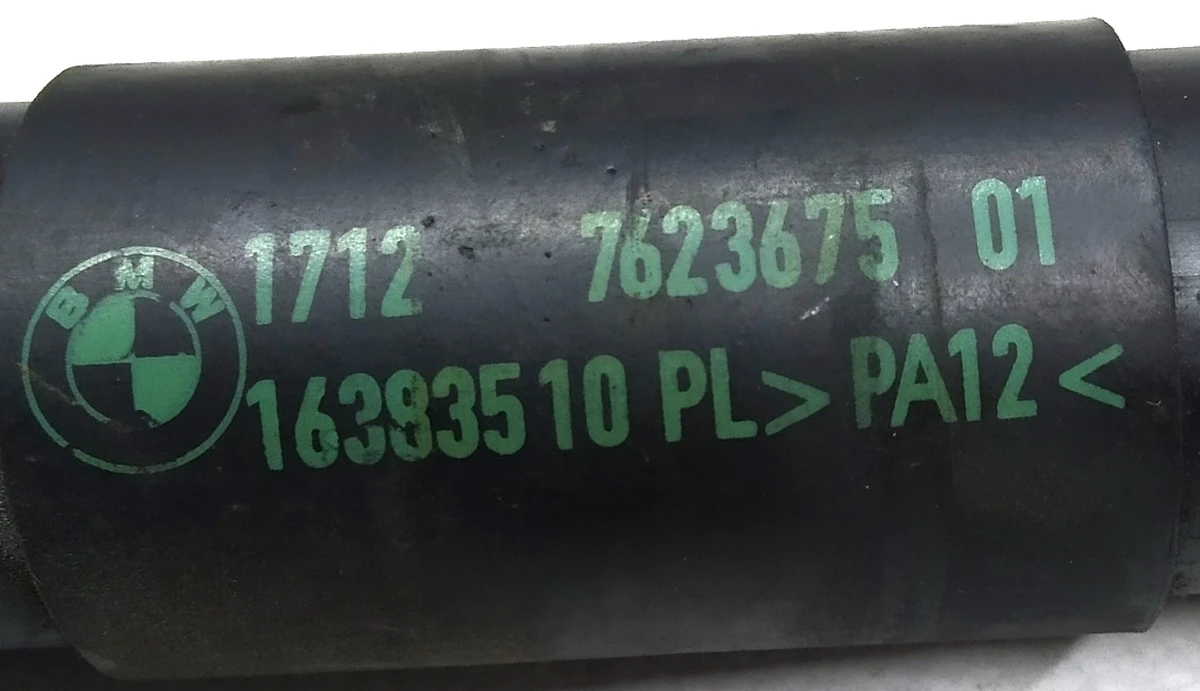 Патрубок системи охолодження лівий задній з ушкодженнями BMW i3 17127623675