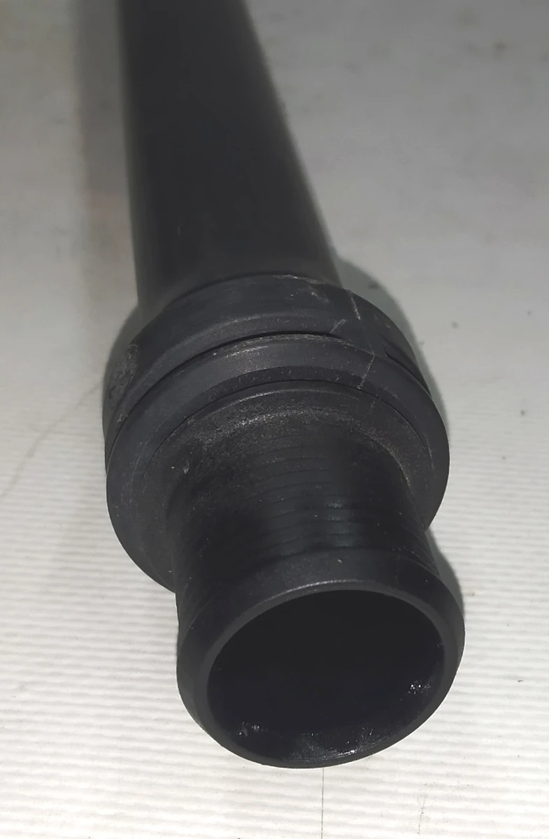 Патрубок системи охолодження лівий задній з ушкодженнями BMW i3 17127623675