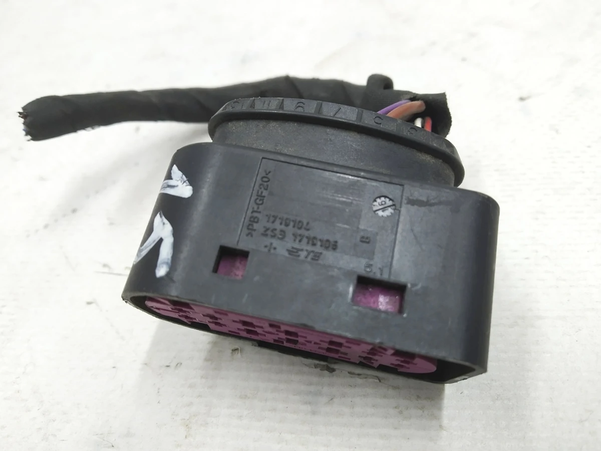 Роз'єм фари електропроводки передньої основної x262/9pin Tesla model S REST amp-1719105-1