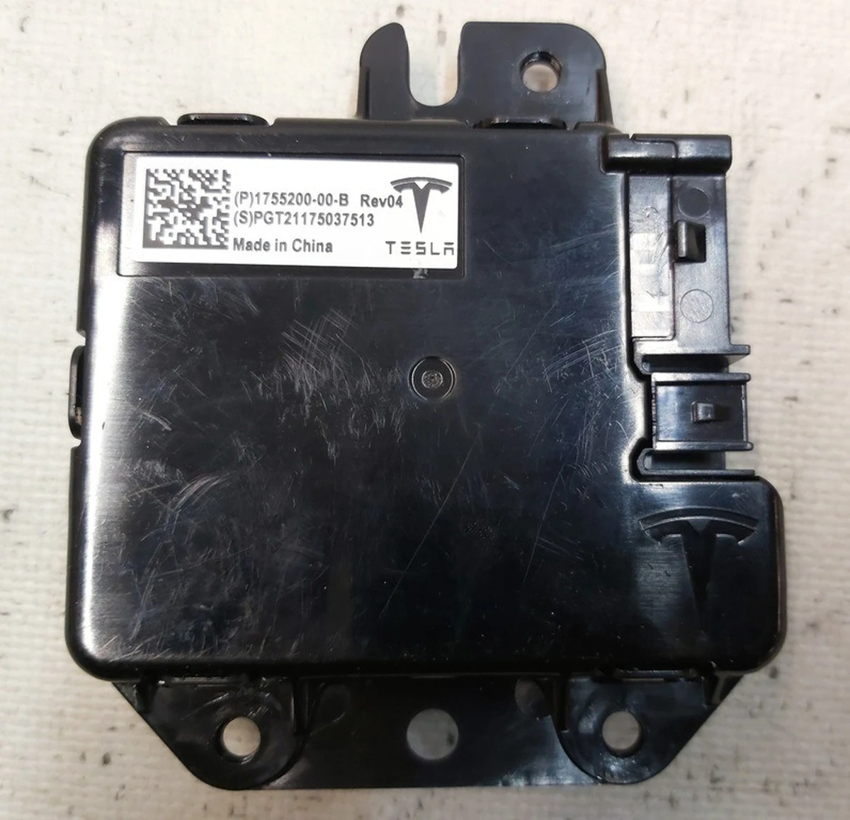 USB HUB центральної консолі CHARGER.WITH.DATA GEN3 передній Tesla model 3 1755200-00-B