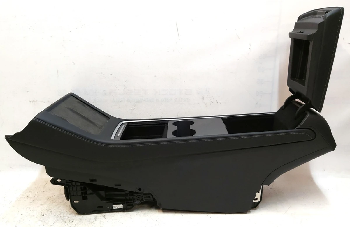1 Центральная консоль в сборе подлокотник Black подстаканник Plastic Black,USB,HUB CHARGER Tesla model 3, model Y 1755501-00-A