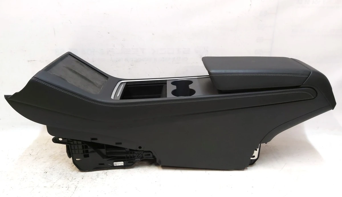 1 Центральная консоль в сборе подлокотник Black подстаканник Plastic Black,USB,HUB CHARGER Tesla model 3, model Y 1755501-00-A