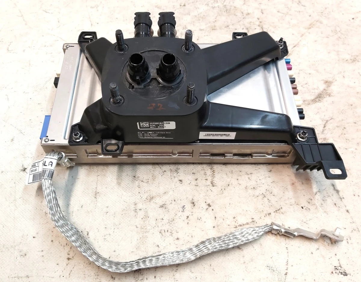 1 TLA,AP3.2.CAR.COMP,MY,NA - PROVISIONED REV04 INTEL with a ground bevel Tesla model 3, model Y 1775000-S0-L