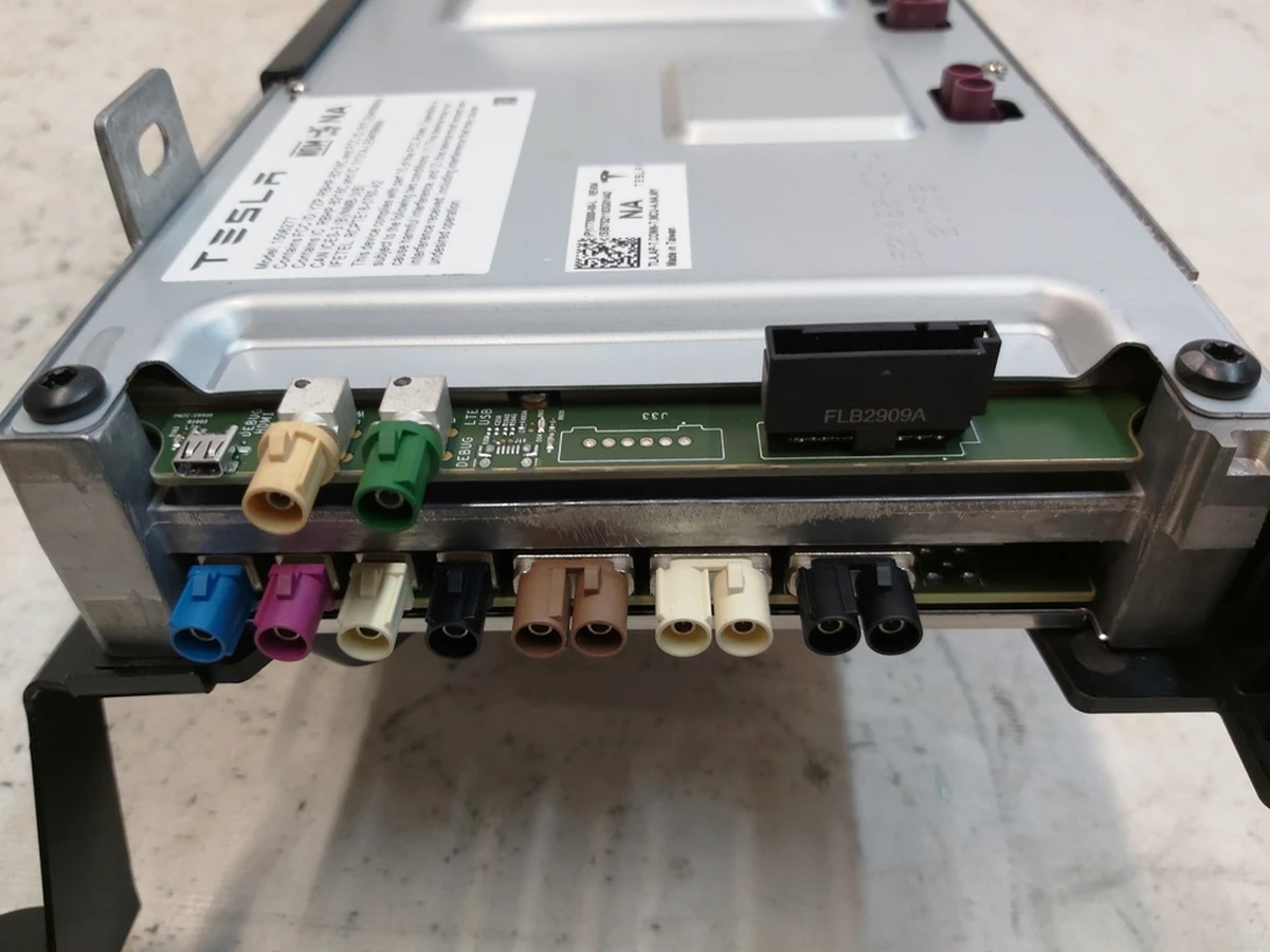 1 Комп'ютер автомобіля PROVISIONED REV04 INTEL АП не диагностирован Tesla model Y 1775000-S0-L