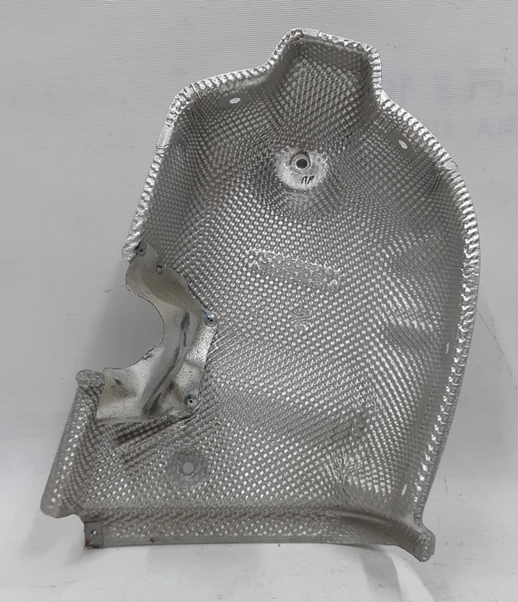 Теплоизоляционный экран заднего глушителя правый BMW I3 18308609802