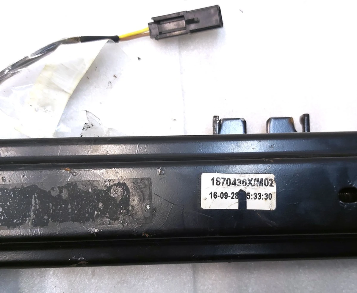 18 Салазка сиденья 2-го ряда одинарного левого правая Tesla model X, model X Mar 2021 1077108-00-A