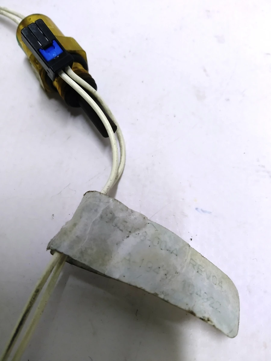 1 Датчик температуры охлаждающей жидкости редуктора Tesla model S, model S REST 1025598-00-T