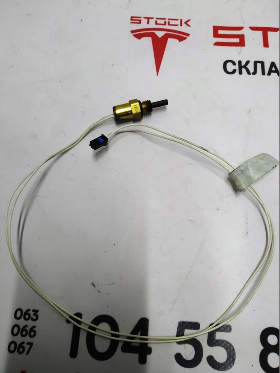 1 Датчик температуры охлаждающей жидкости редуктора Tesla model S, model S REST 1025598-00-T