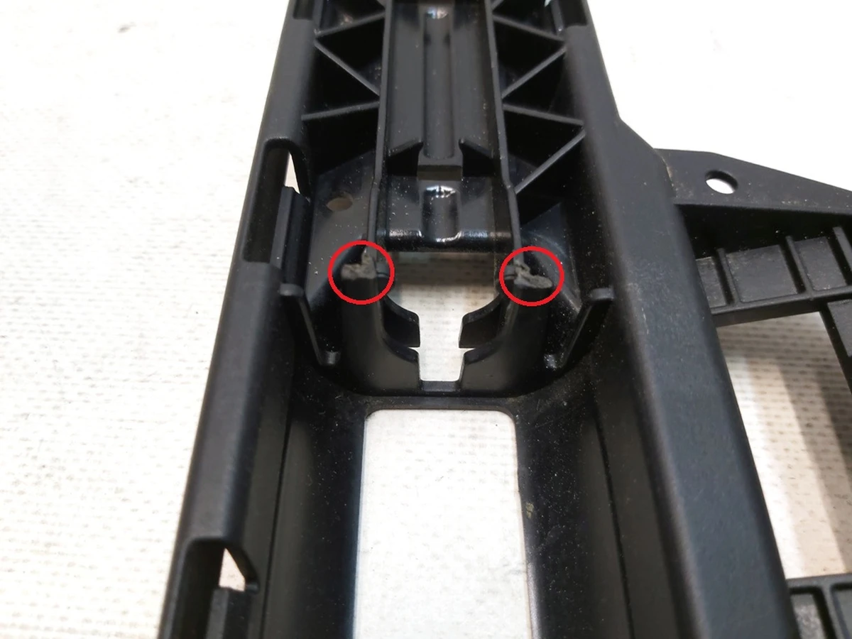 3 Кронштейн електроприводу салазок сидіння водія Tesla model S REST, model X 1097786-00-A