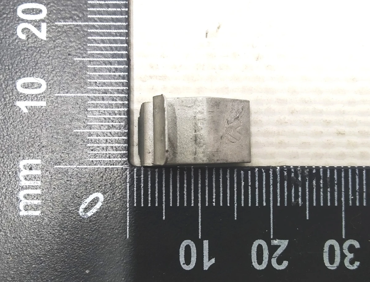 Кліпса кріплення накладки багажника внутрішньої 1J0858137B Volkswagen E-GOLF