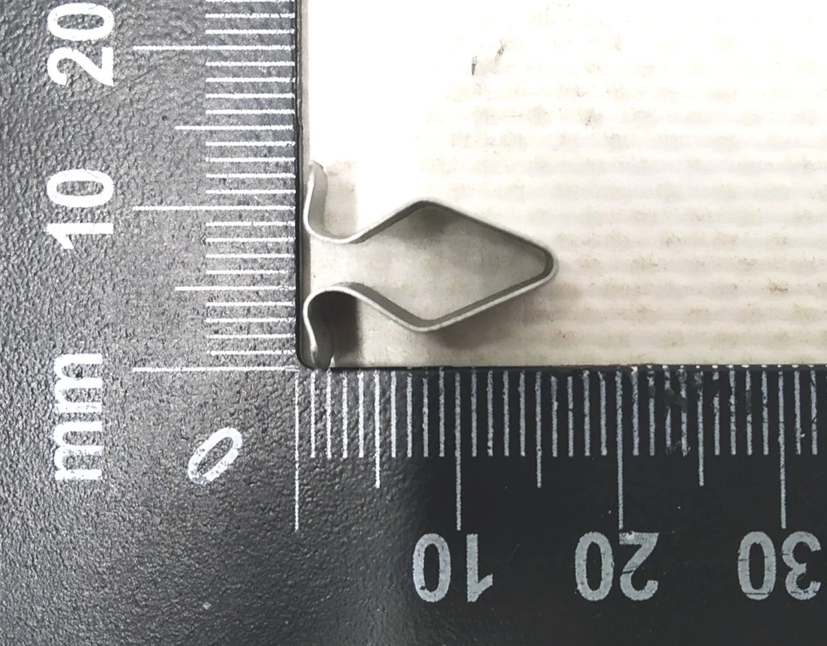 Кліпса кріплення накладки багажника внутрішньої 1J0858137B Volkswagen E-GOLF