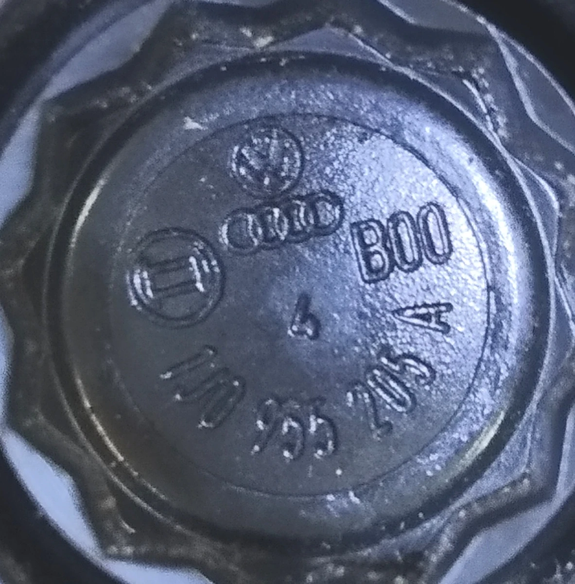 Заглушка гайки рычага щетки стеклоочистителя 1J0955205A Volkswagen E-GOLF