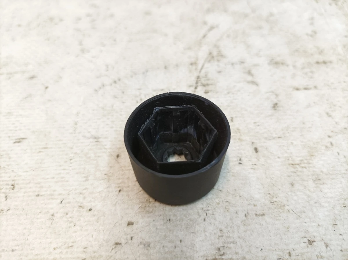 Ковпачок болта кріплення колеса чорний satinschwarz Volkswagen E-GOLF 1K0601173