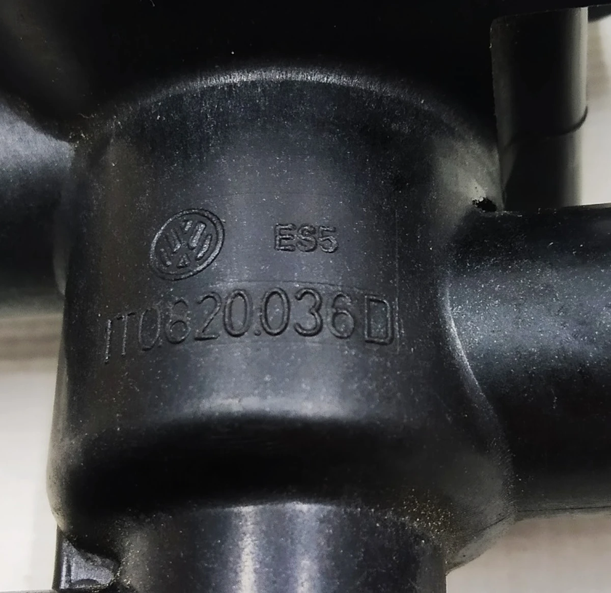 Клапан тройной электромагнитный системы охлаждения 1T0820036D Volkswagen E-GOLF