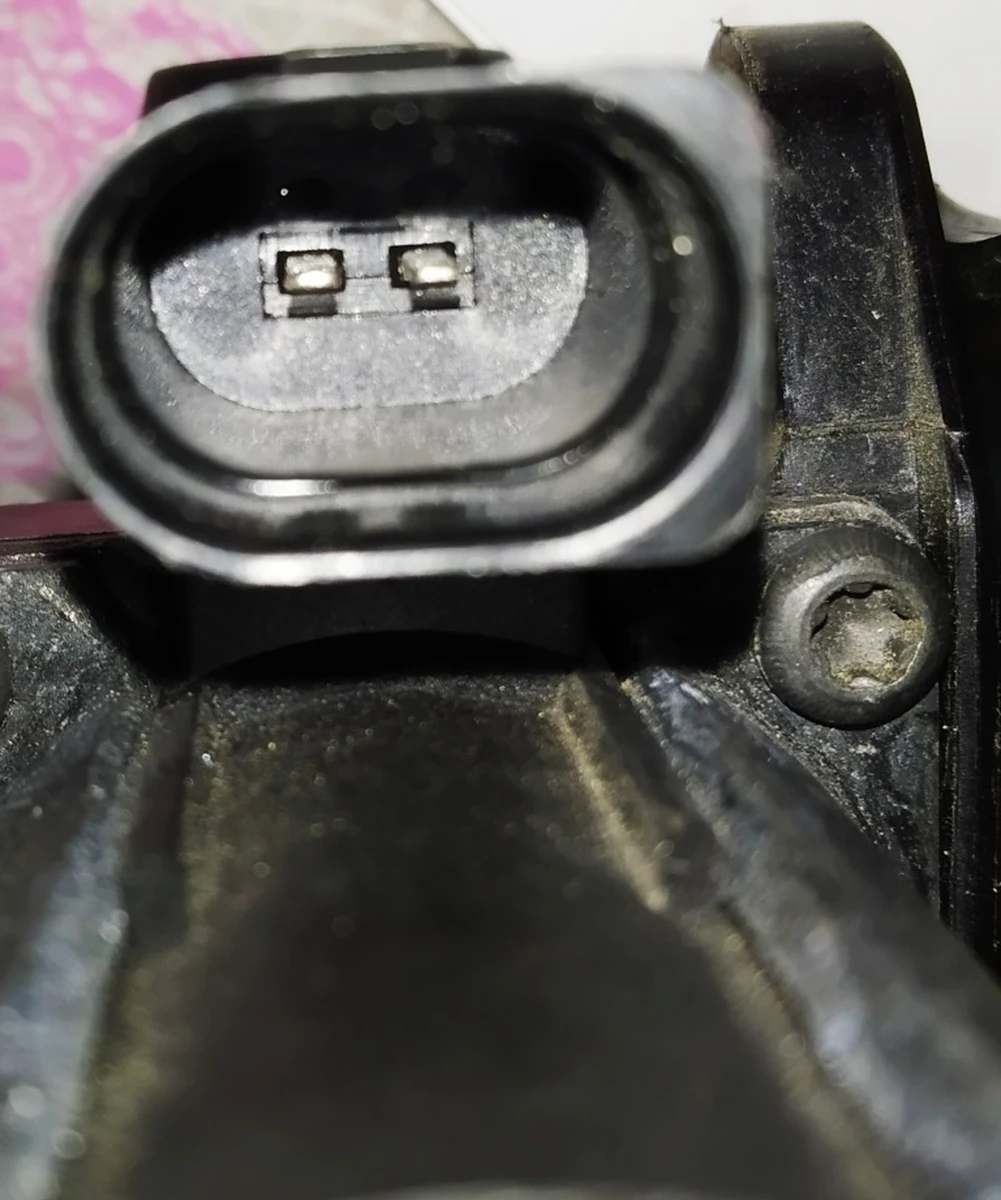 Клапан тройной электромагнитный системы охлаждения 1T0820036D Volkswagen E-GOLF