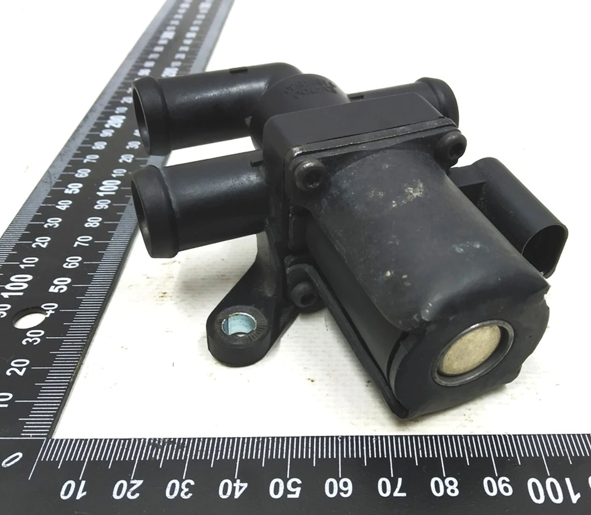 Клапан тройной электромагнитный системы охлаждения 1T0820036D Volkswagen E-GOLF