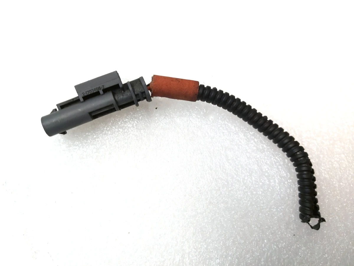 Роз'єм (фішка) електропроводки рульової рейки Tesla Model 3 1044831