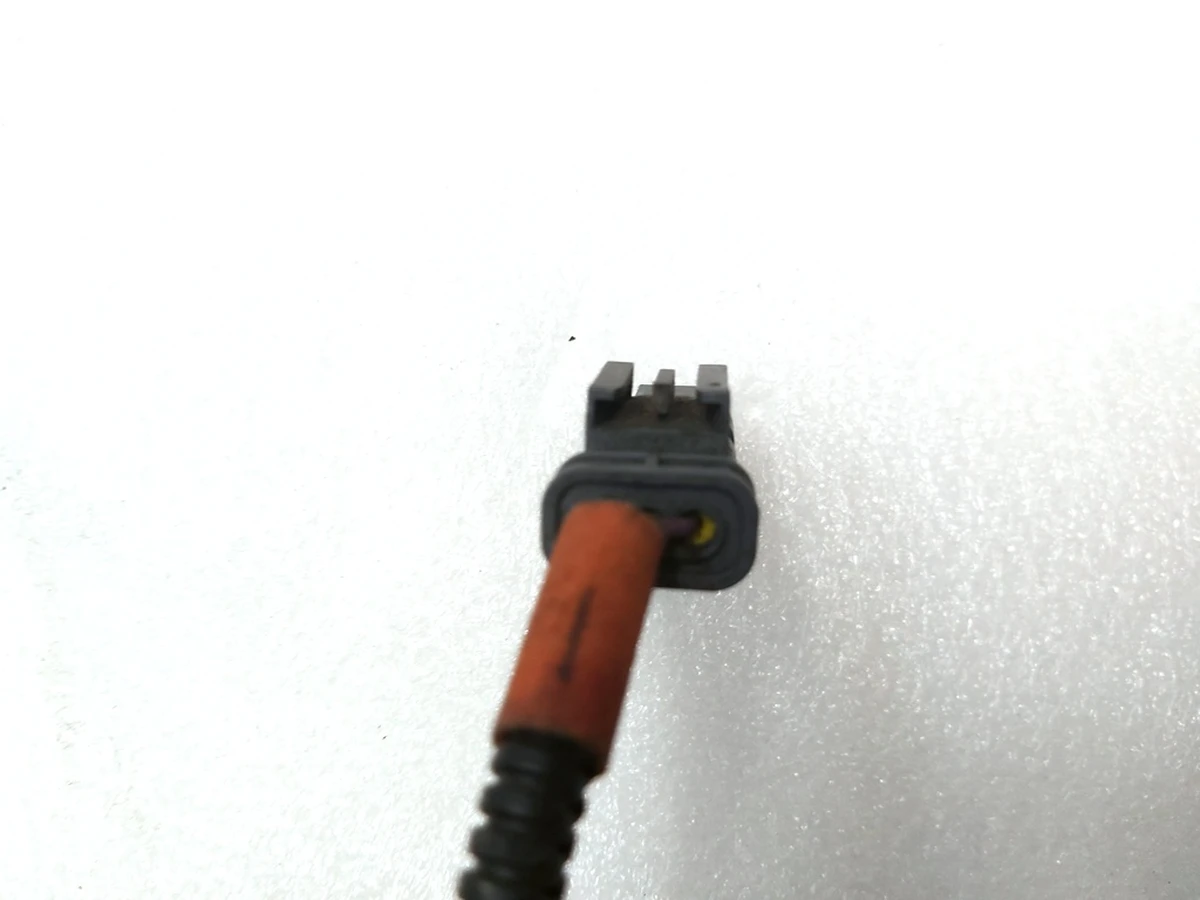 Роз'єм (фішка) електропроводки рульової рейки Tesla Model 3 1044831