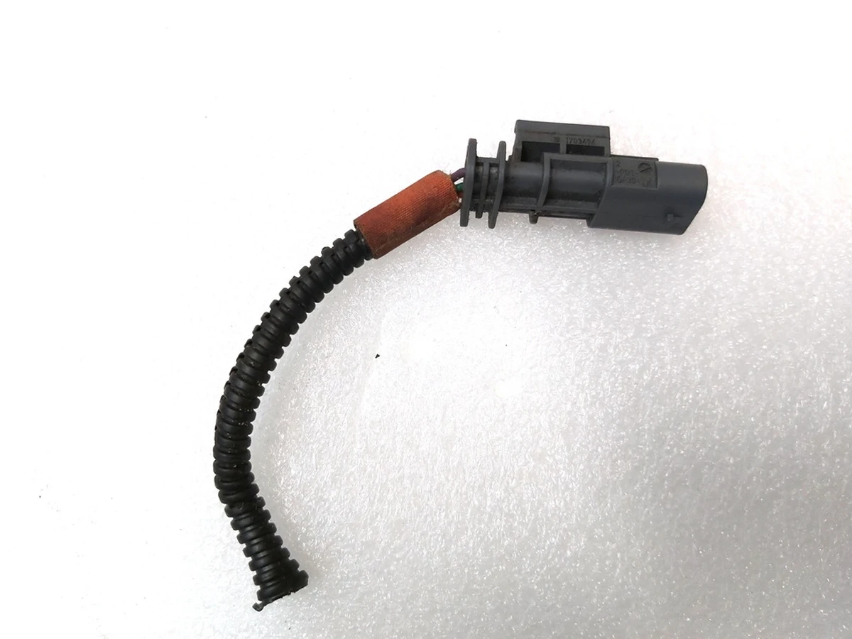 Роз'єм (фішка) електропроводки рульової рейки Tesla Model 3 1044831