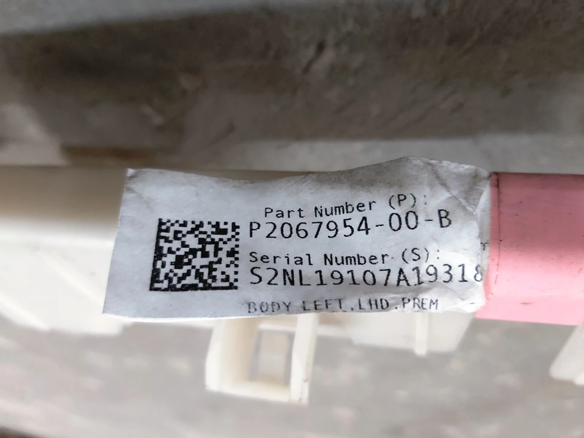 1 Электропроводка салона левая Premium с повреждением Tesla model 3 2067954-00-C