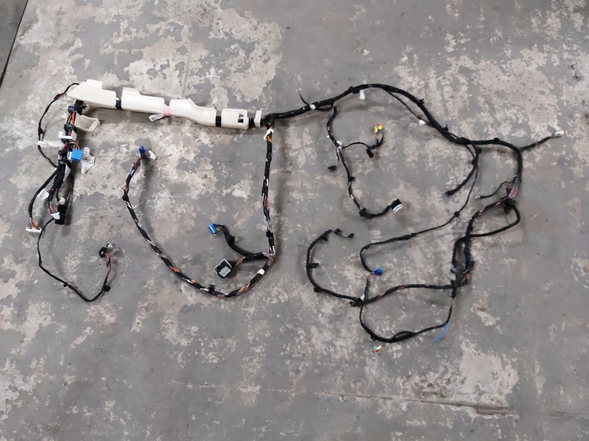 1 Электропроводка салона левая Premium с повреждением Tesla model 3 2067954-00-C