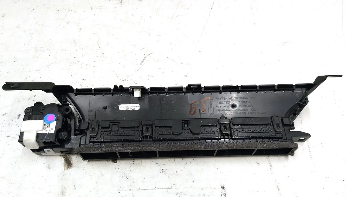 Воздуховод центральной панели пассажирский в сборе c электродвигателем Tesla model 3, model Y 1083325-00-F