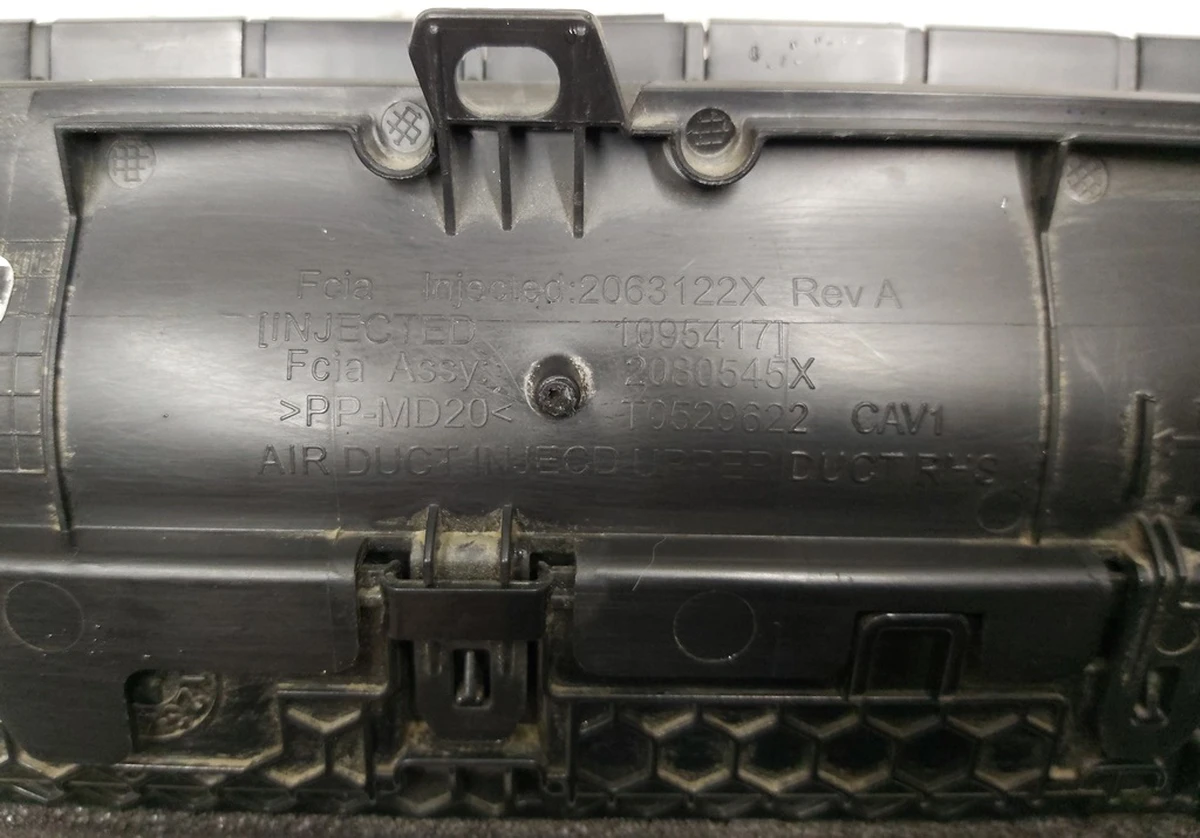 Воздуховод центральной панели пассажирский в сборе c электродвигателем Tesla model 3, model Y 1083325-00-F