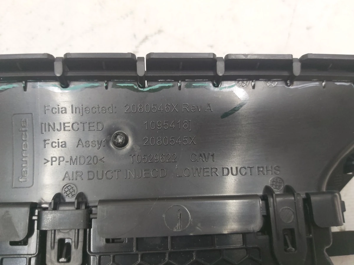 2 Air duct of the central panel, passenger, assy Tesla model 3 1083325-00-F