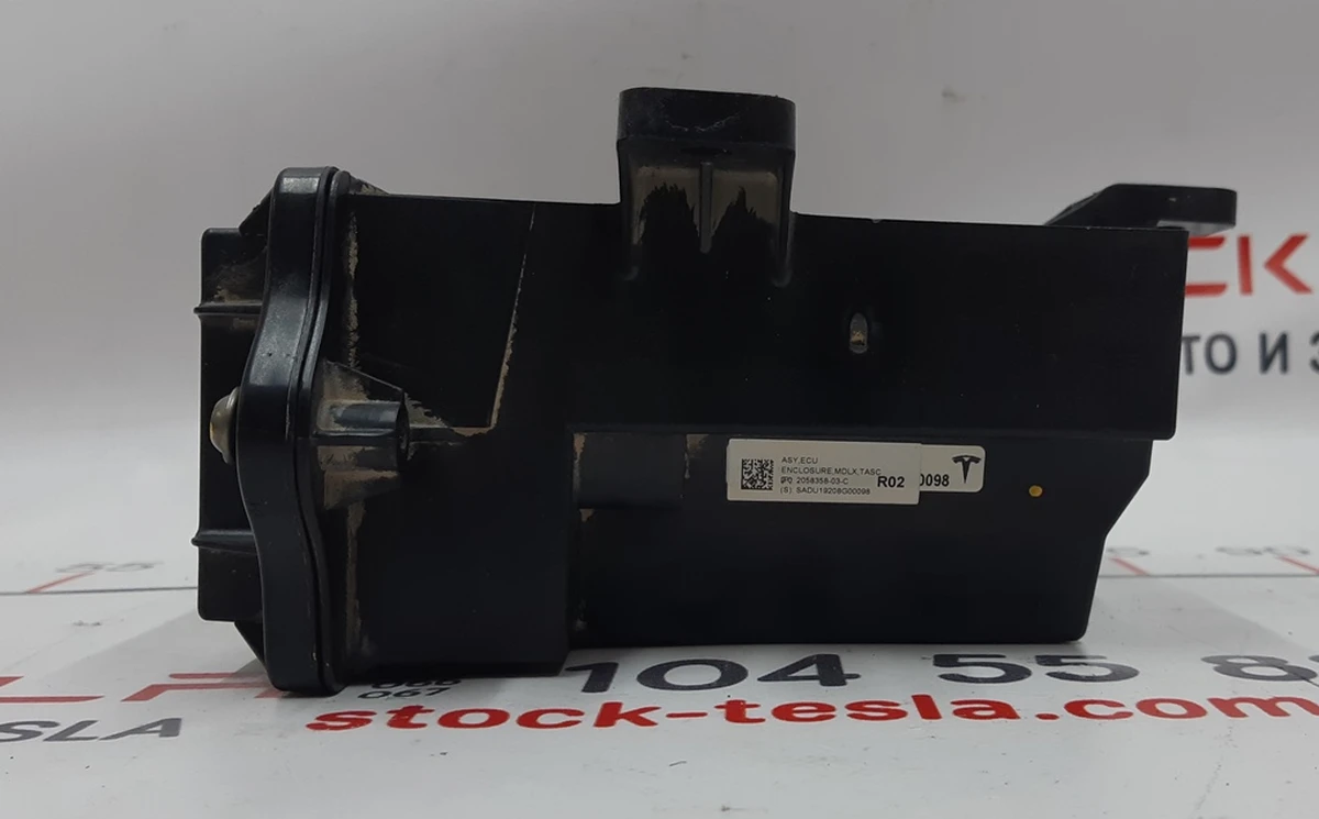 14 Блок управління пневмосистемою REV02 Tesla model X 2135152-81-C