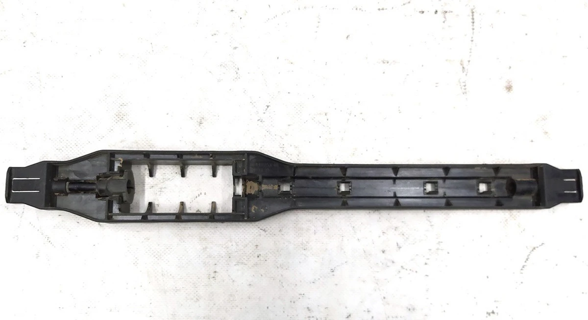 Кронштейн механізму регулювання положення нижньої частини сидіння водія/пасажирського Tesla model 3 1107103-00-H