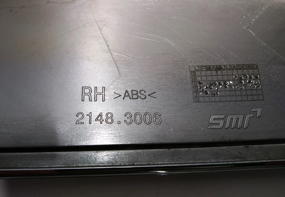 3 Exterior Right Mirror Cover Lower Chrome Tesla model S, model S REST 1041318-00-G