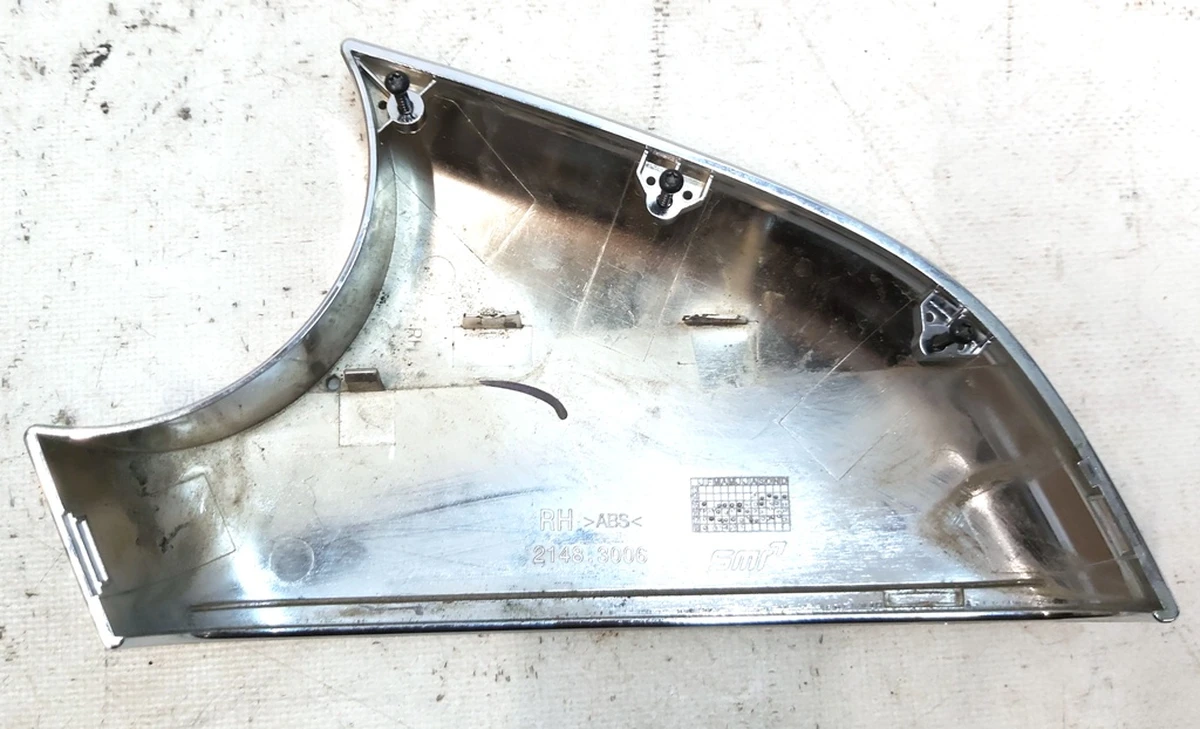 3 Накладка дзеркала зовнішнього правого нижня хром із пошкодженням Tesla model S, model S REST 1041318-00