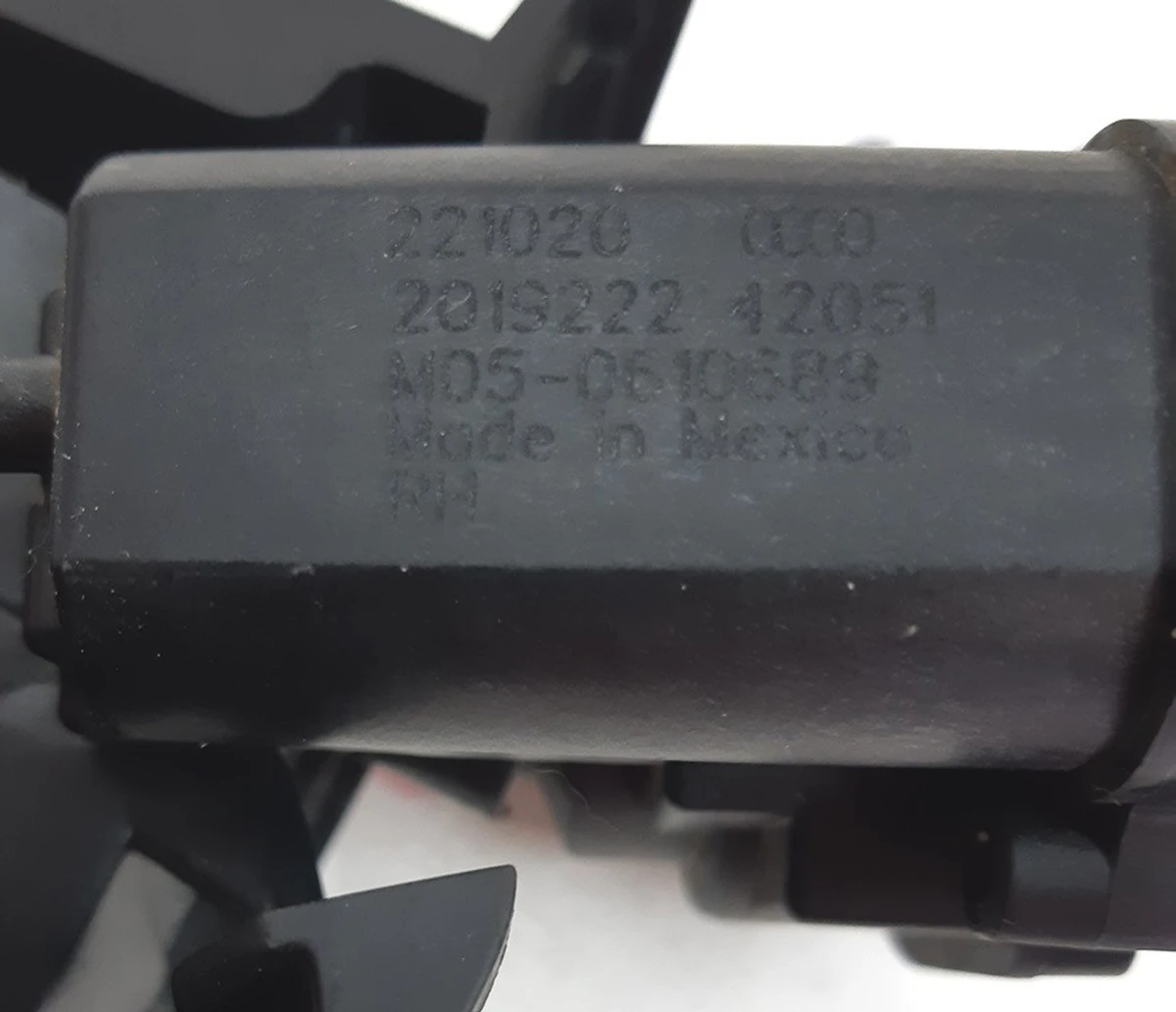 2 Механізм регулювання положення дзеркала зовнішнього правого 221020 Tesla Model S, Model S REST, Model X, Model 3 1110778, 1035181, 1041318,1592032