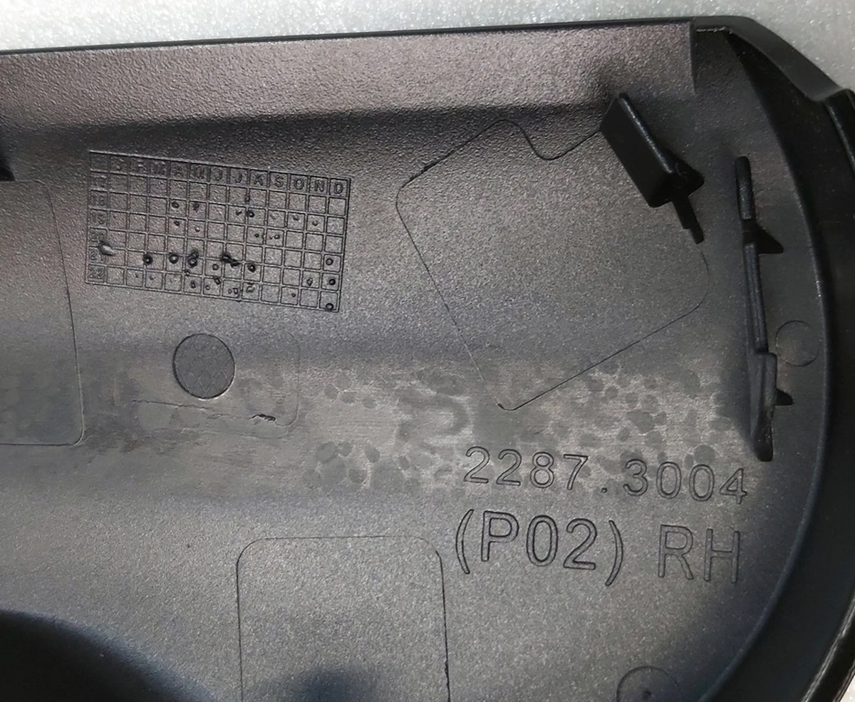 Накладка кронштейна зеркала наружного правого нижняя 2287.3004 BLACK Tesla Model 3 1110778-00, 1592032-00