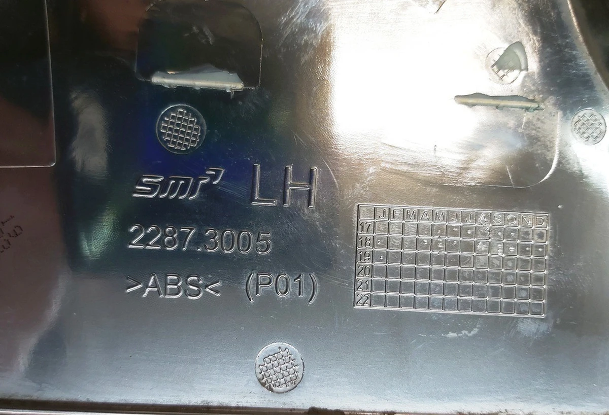 1 Накладка дзеркала зовнішнього лівого нижня 2287.3005 CHROME із пошкодженням Tesla model 3 1110777