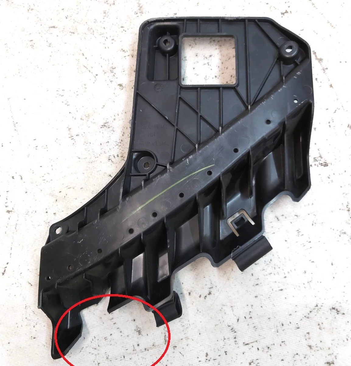 6 GLOBAL HEADLAMP FASCIA BRACKET - RIGHT HAND 245.461-02 RH2 with damage Tesla Model 3, Model Y 1812093-00-A