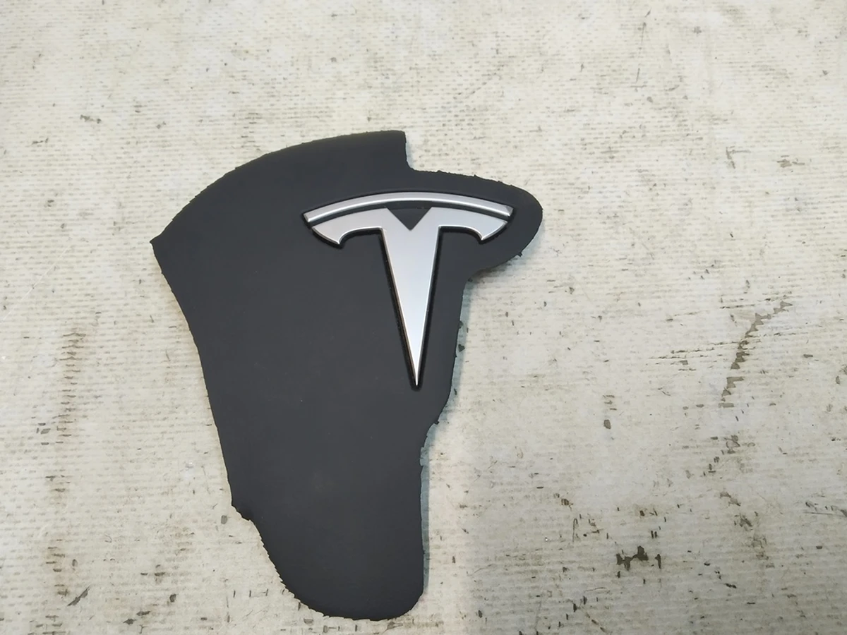 1 TESLA Emblem Driver Airbag Tesla model Y 1508347-00-C