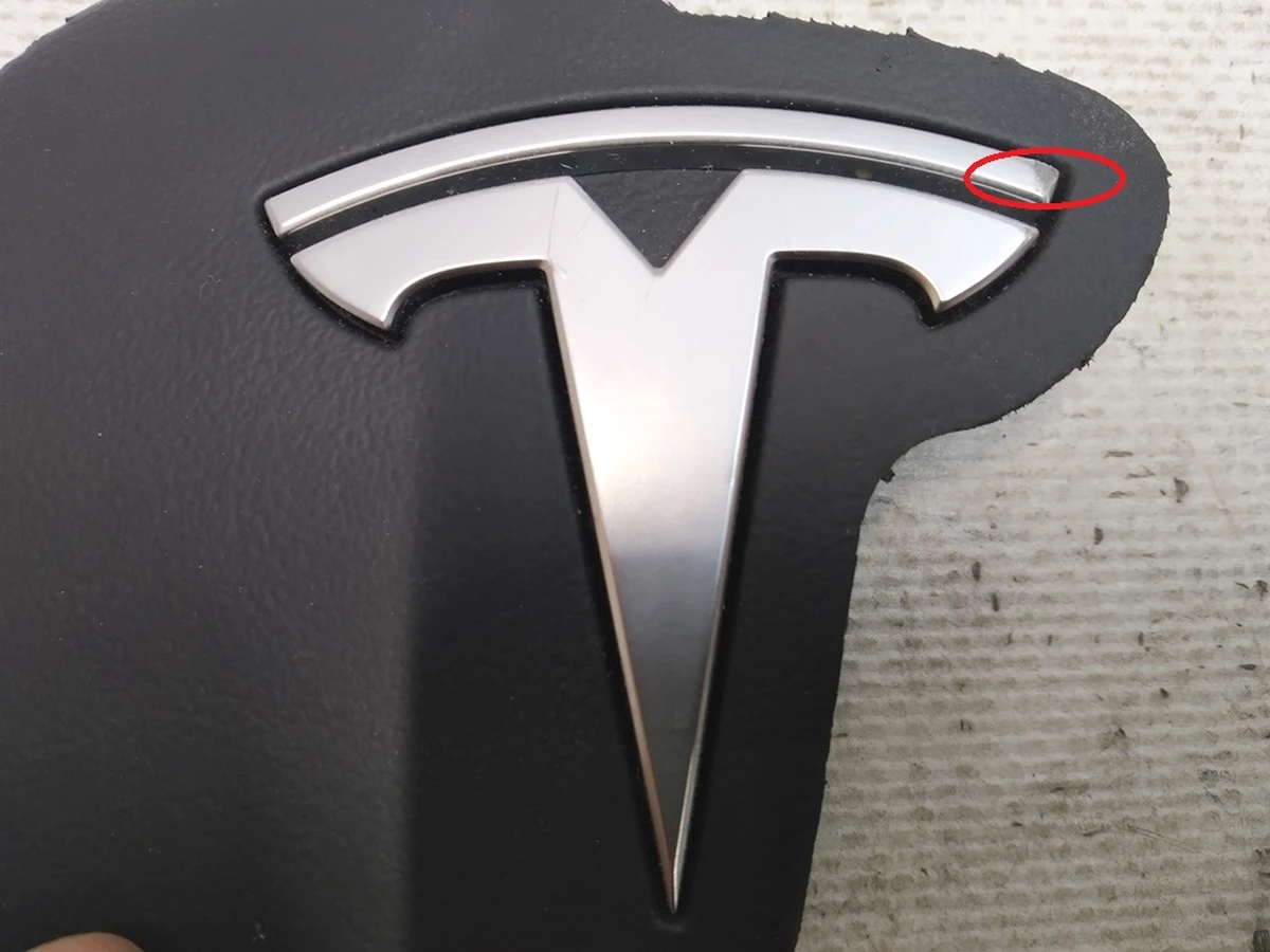 1 TESLA Emblem Driver Airbag Tesla model Y 1508347-00-C