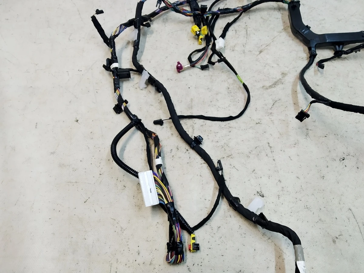 ASY,HARN,IP,NA,LHD,PREM damaged Tesla model Y 2489040-05-B