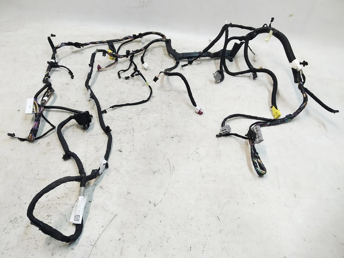 ASY,HARN,IP,NA,LHD,PREM damaged Tesla model Y 2489040-05-B