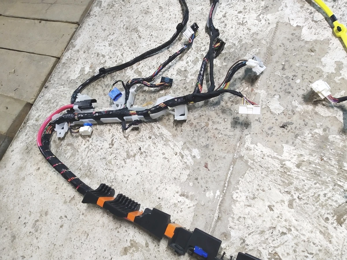 3 Электропроводка салона правая Premium 5S Tesla model Y 2489042-00-A