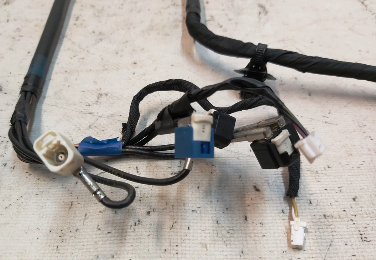 1 ASY,HARN,GLASS,MY Tesla Model Y 2489057-00-B