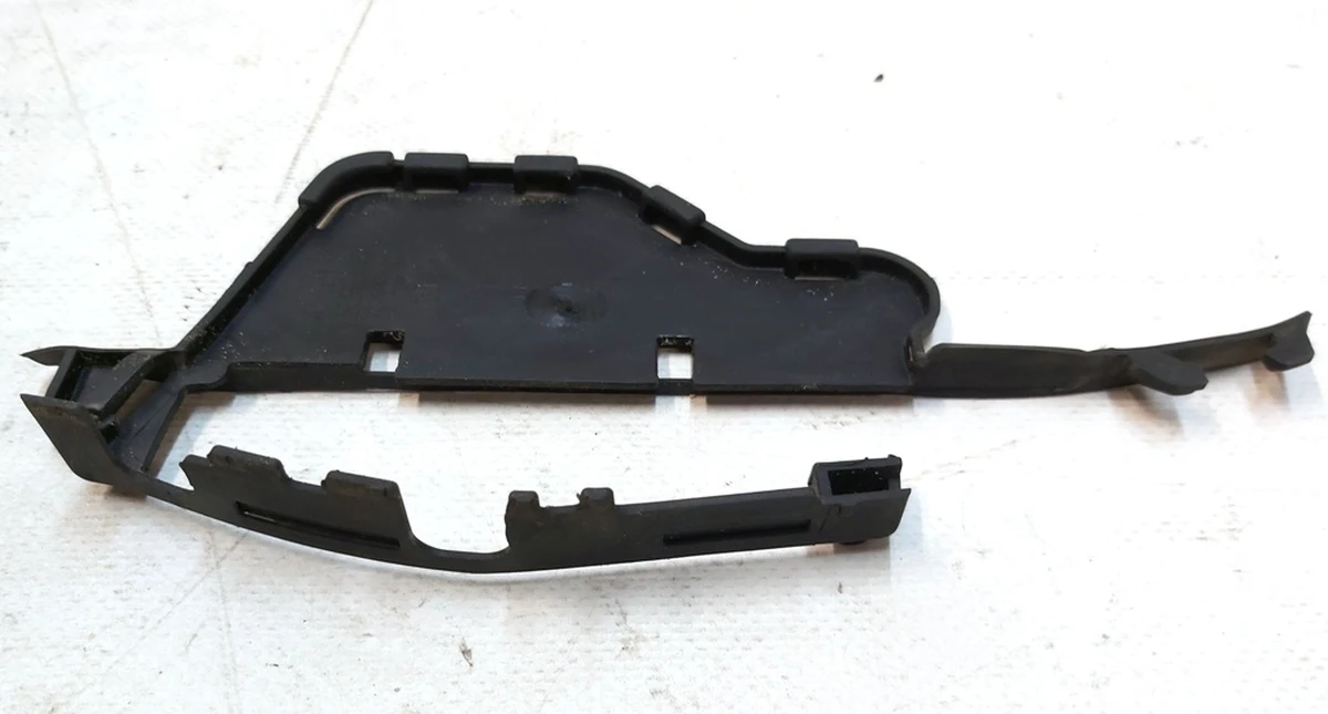 1 Уплотнитель зеркала наружного правого Tesla model Y 2529.3012