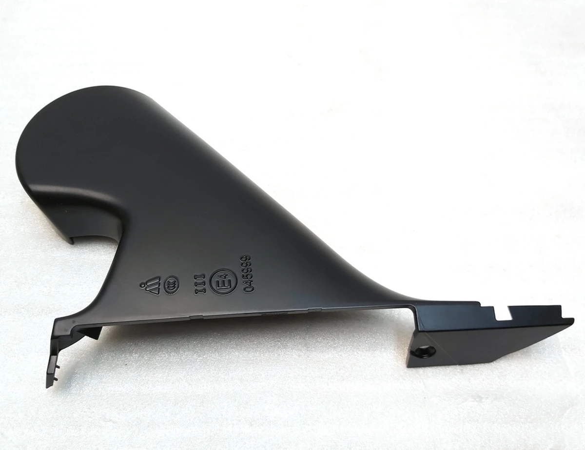 1 Накладка кронштейна дзеркала зовнішнього правого нижня Black Tesla model Y 2529.3024