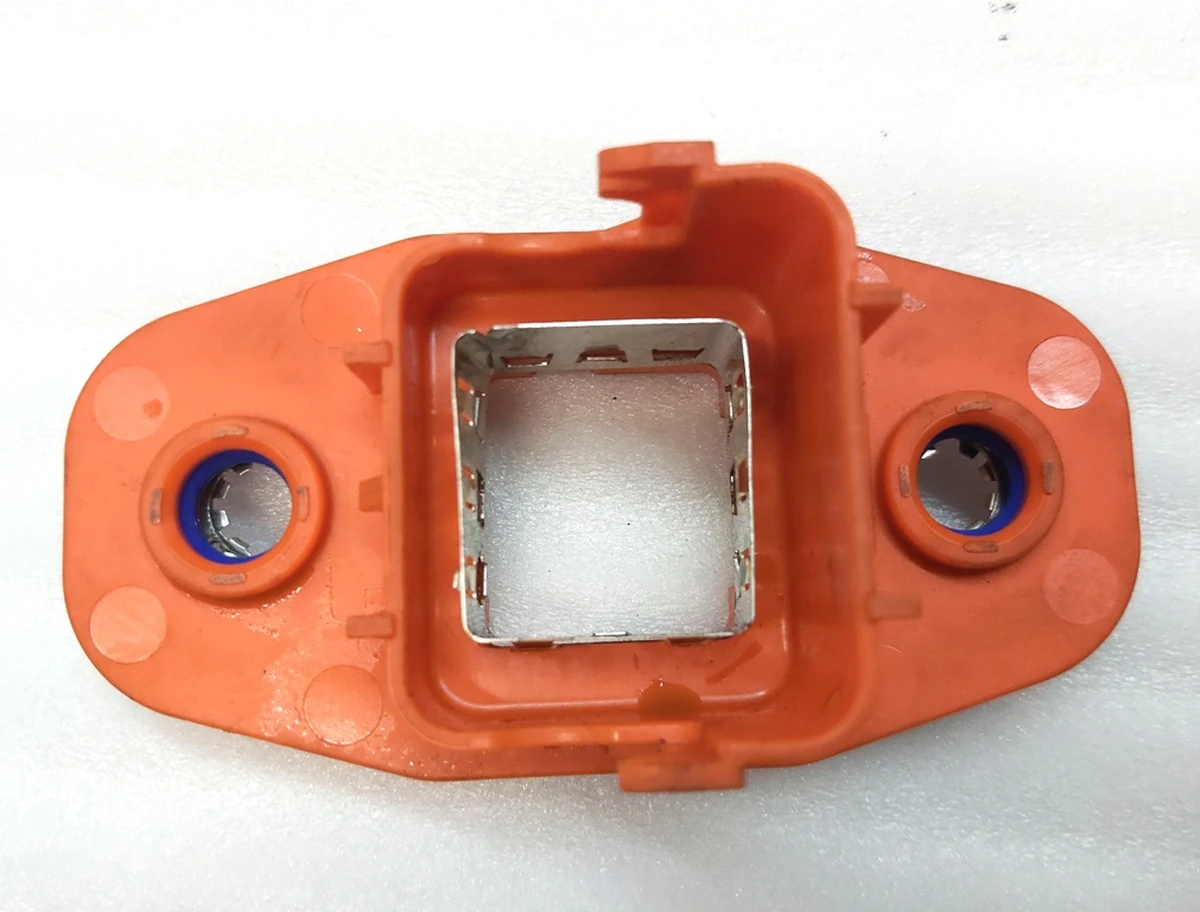 Кронштейн високовольтного роз'єму основної батареї HC-STAK 25 екранований з окисленням Tesla model 3, model Y 1109535-00-D