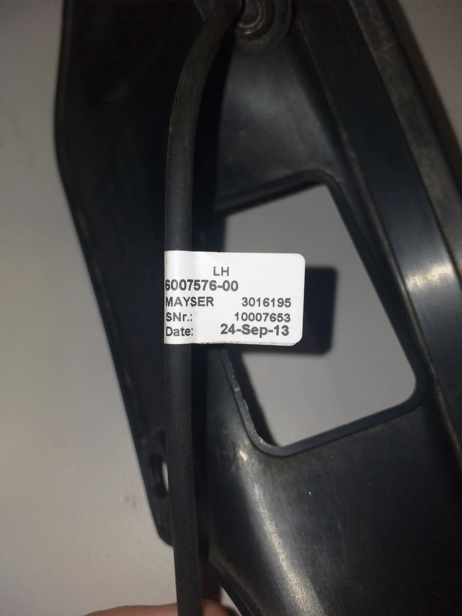 12 Датчик прижатия накладки двери крышки багажника левый Tesla model S, model S REST 6007576-00-B