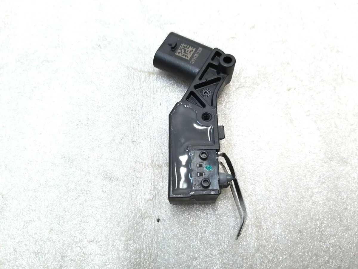 3 Датчик замка капота Tesla model X mar 2021, model 3, model 3 jan 2024, model Y 1500397-00-E