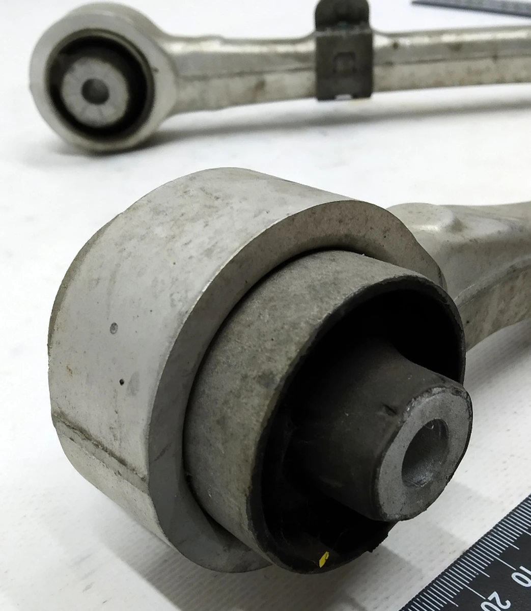 Lever front left transverse with rubber-metal hinge assembly with nut BMW i3 31106863739